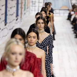 <em>Dior</em> представиха новата си колекция haute couture за пролет/лято 2024