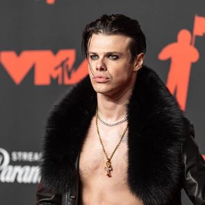 Yungblud спира турнето си заради здравословни проблеми