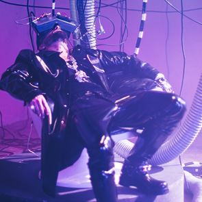 Малума се връща към корените си с The Love &amp; Sex Tape