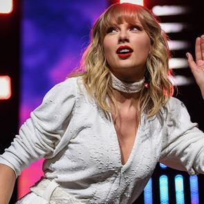 Тейлър Суифт завършва Нюйоркския университет