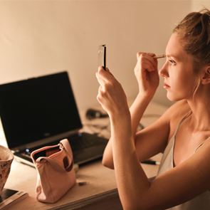 7 трика гримът ти да не се събира в гънките