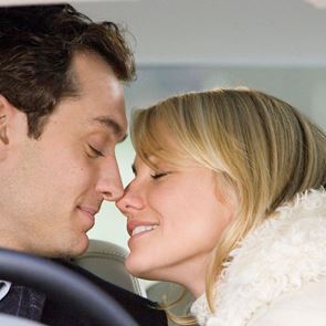 Apple TV+ подготвя минисериал по култова романтична комедия от 2000-те