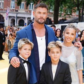 Близнаците на <em>Крис</em> <em>Хемсуърт</em> откраднаха шоуто в Лондон