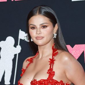 Селена Гомес отпразнува моминското си парти в Кабо