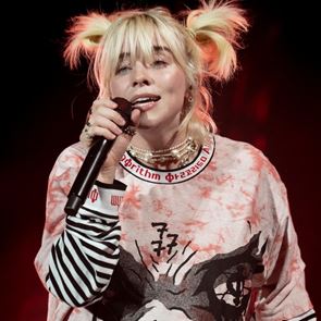 Нов ден, нов цвят в косата на Били Айлиш