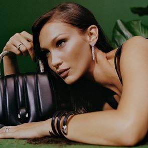 &lt;em>Бела&lt;/em> &lt;em>Хадид&lt;/em> получава наградата за най-странно модно решение това лято