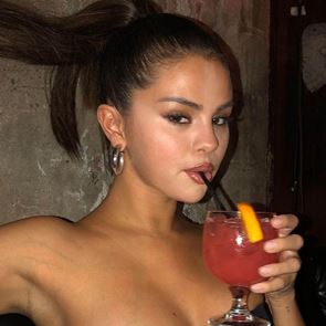 Селена Гомес не е влюбена, но продължава да търси любовта