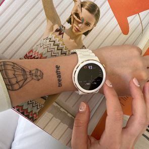 Бял, изискан, керамичен: Новият ни must-have аксесоар