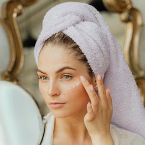 Как да се грижим за кожата на лицето според възрастта