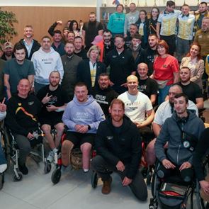 Принц <em>Хари</em> с изненадваща поява в Украйна