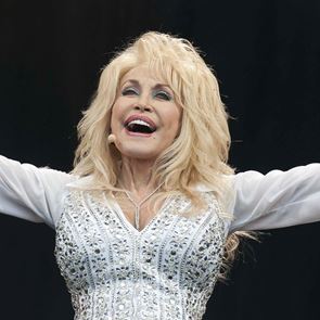 Доли Партън най-накрая пресъздаде Playboy корицата от 1978 г