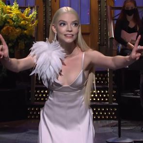 Аня Тейлър-Джой превърна SNL в истинско модно шоу