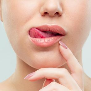Грешките, които допускате при грижата за устните