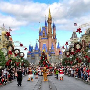 Дисни събира всичките си герои за 100-ния си рожден ден