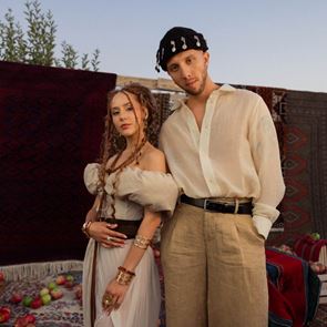 <em>Mona</em> и Роби обединяват гласовете си за първи път в "Мале"