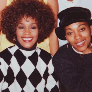 Потвърдено! Уитни Хюстън е имала любовна връзка с жена