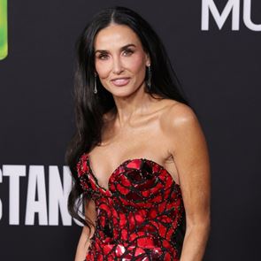 Деми Мур - огън момичето на Oscar de la Renta