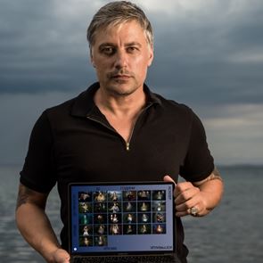 Дигитална галерия на Владо Карамазов представя изгряващите звезди на театъра