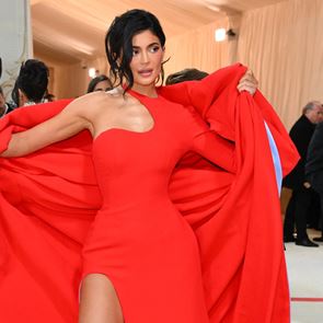 Феновете са недоволни, че Кайли Дженър парадира с богатството си