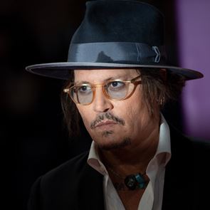 &lt;em>Джони&lt;/em> &lt;em>Деп&lt;/em> живее щастливо и спокойно във Великобритания