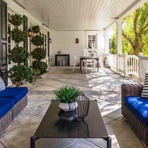 Искате да видите имението на Мила и Аштън