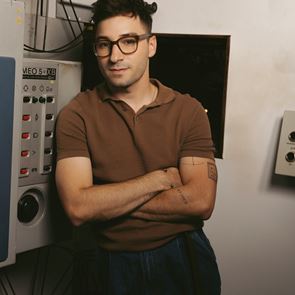 Крис Захариев продължава да променя играта