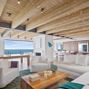 Матю Пери продава къщата си в Малибу за 15 милиона долара (ГАЛЕРИЯ