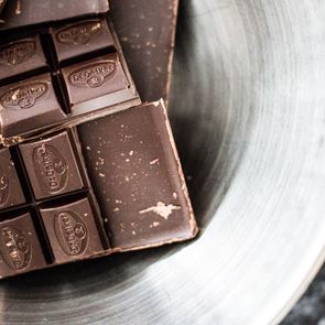 По колко шоколад МОЖЕМ да хапваме на ден