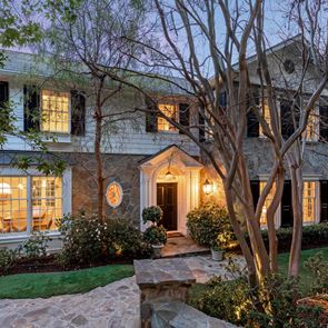 На гости на Мила Кунис и &lt;em>Аштън&lt;/em> &lt;em>Къчър&lt;/em> в Лос Анджелис