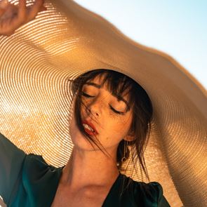 Няколко прости действия (и продукти), с които увреждаме косата си