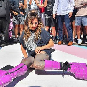 &lt;em>Лейди&lt;/em> &lt;em>Гага&lt;/em> отново записа Born This Way в историята