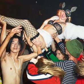 Майли Сайръс и <em>Джаред</em> <em>Лето</em> блестят в дивата вечер на Gucci