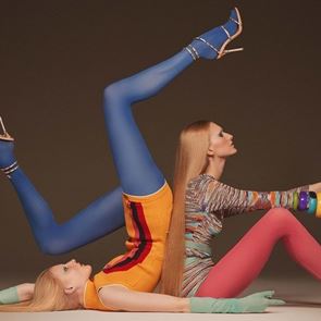 Сбогом на скуката: цветните чорапогащници са задължителни