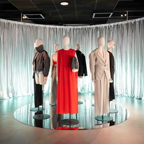 &lt;em>H&lt;/em>&amp;&lt;em>M&lt;/em> Studio SS25 пристигна с rule-breaking събитие в Атина