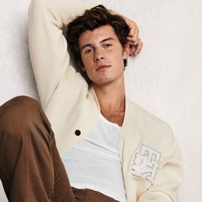 <em>Tommy</em> <em>Hilfiger</em> отбеляза партньорството си с Шон Мендес на таен концерт