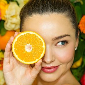 Енергия и блясък: &lt;em>Миранда&lt;/em> &lt;em>Кер&lt;/em> пусна нова козметика с витамин С