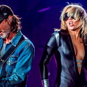 Майли Сайръс взривява пазара с нов концертен албум