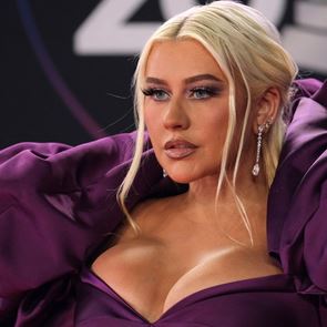 &lt;em>Кристина&lt;/em> &lt;em>Агилера&lt;/em> отпразнува 42-рия си рожден ден във Виетнам