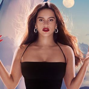 Росалия рисува собствения си автопортрет с &quot;Motomami