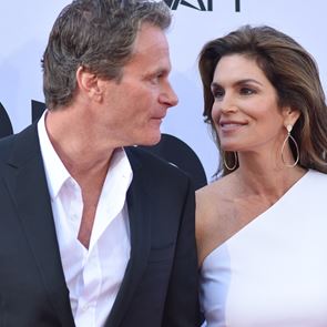 Синди Крауфорд отпразнува 23-тата си годишнина