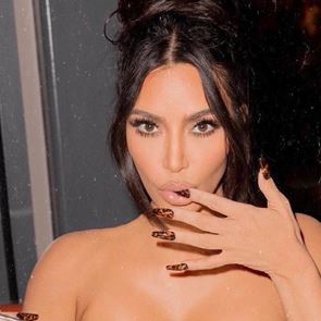 <em>Ким</em> <em>Кардашиян</em> слага край на KKW Beauty