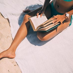 С книга на плажа: 14 заглавия, които да вземем със себе си