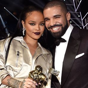 Най-накрая имаме нова музика от &lt;em>Риана&lt;/em>, а Дрейк флиртува с нея в Instagram