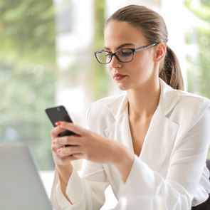 Трябва ли да носим очила в офиса