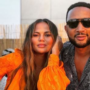 Месец след голямата загуба, &lt;em>Криси&lt;/em> &lt;em>Тейгън&lt;/em> посвети татуировка на третото си дете