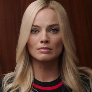 Bombshell: три блондинки в асансьора