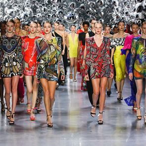 Цвят и блясък в новата колекция на Naeem Khan