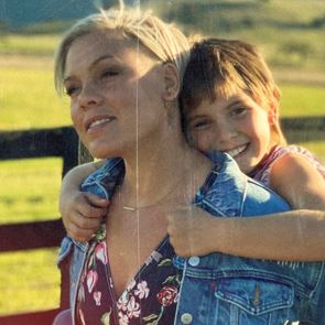 &lt;em>Пинк&lt;/em> издаде парче в колаборация с 9-годишната си дъщеря