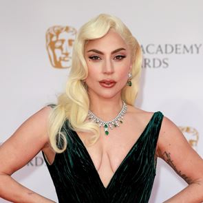 &lt;em>Лейди&lt;/em> &lt;em>Гага&lt;/em> отговори на слуховете, че се е разделила с приятеля си