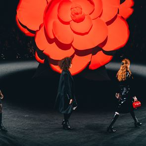 Камелиите са навсякъде в новата колекция на CHANEL